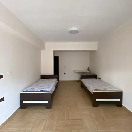 Laura Apartment *